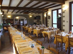 Lunch and dinner served - Hotel Cimone (Riolunato)