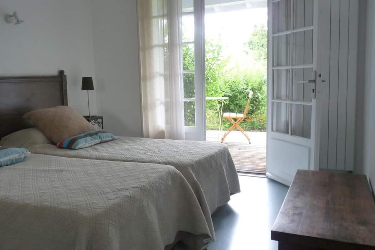 Double Room (Pyrénées) | Individually decorated, individually furnished, iron/ironing board