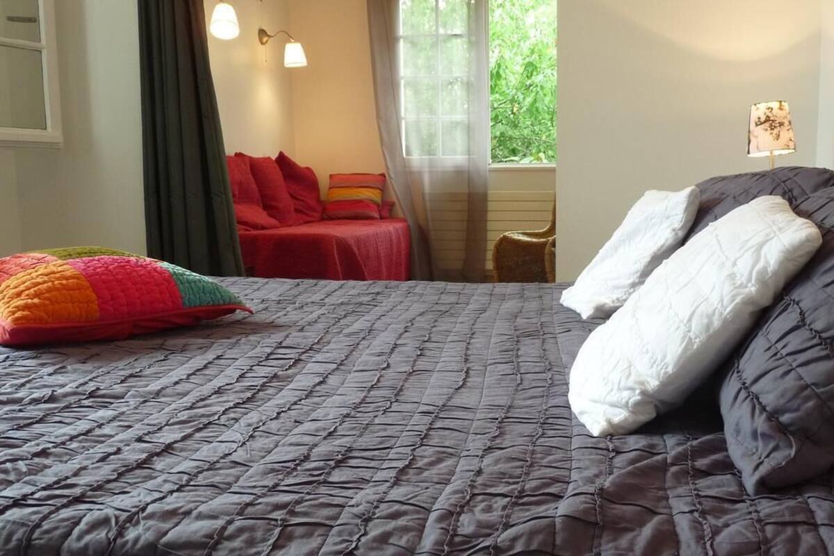 Family Room (Jardin) | Individually decorated, individually furnished, iron/ironing board