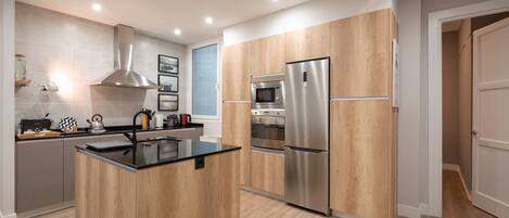 Refrigerador, microondas, horno, placa de cocina