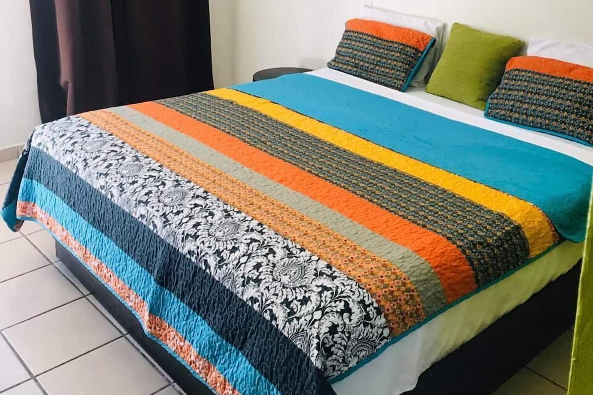 Wifi gratis, decoración personalizada y muebles diferentes 