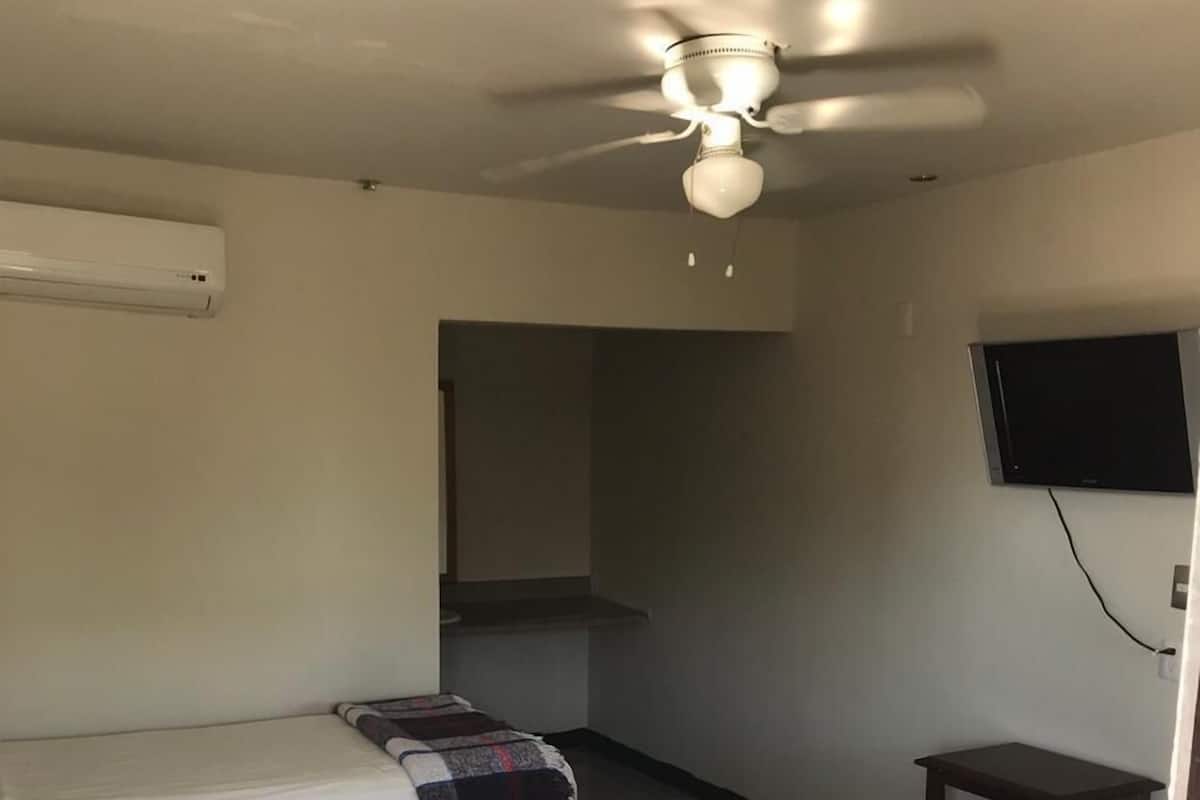Wifi gratis, decoración personalizada y muebles diferentes 
