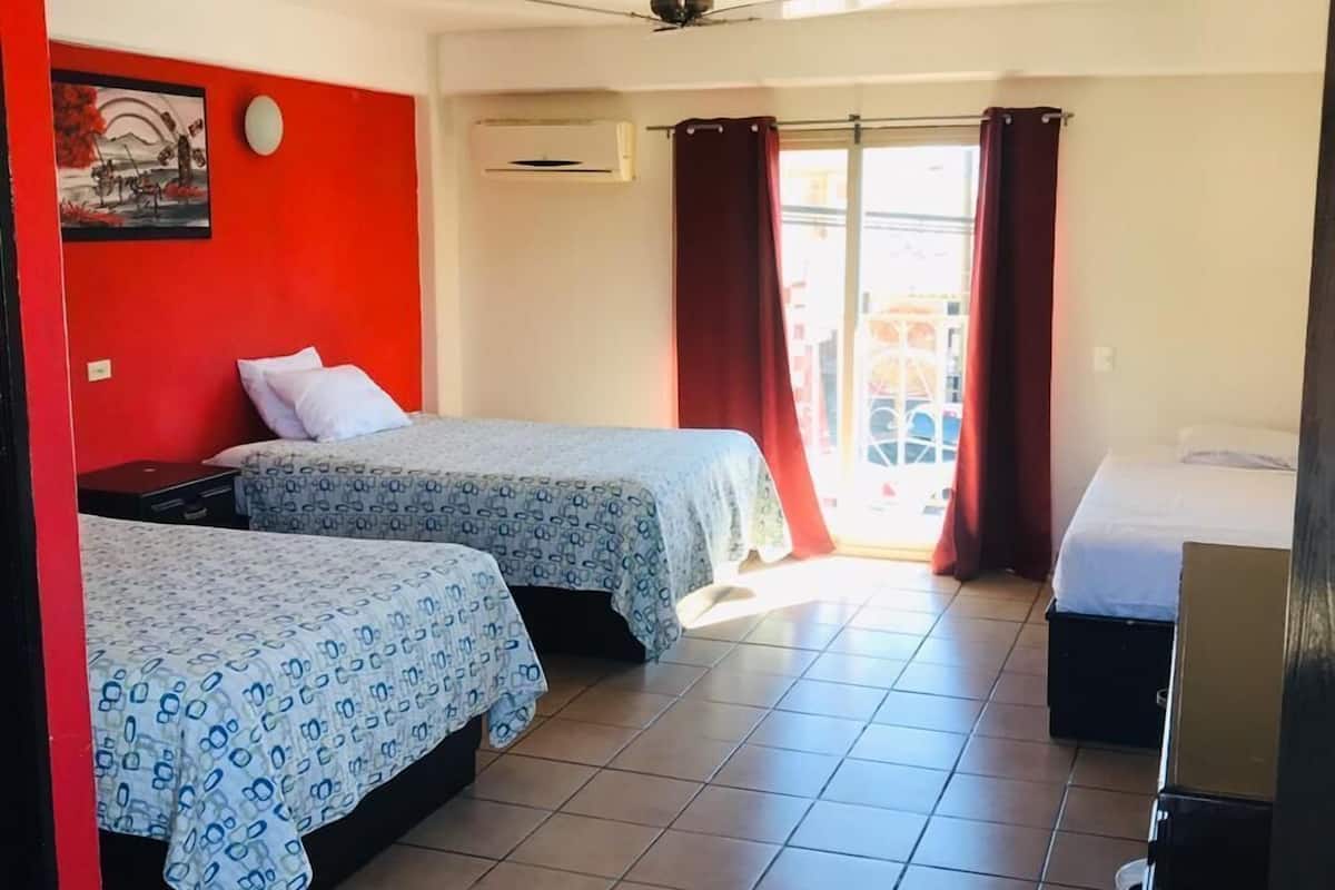 Wifi gratis, decoración personalizada y muebles diferentes 