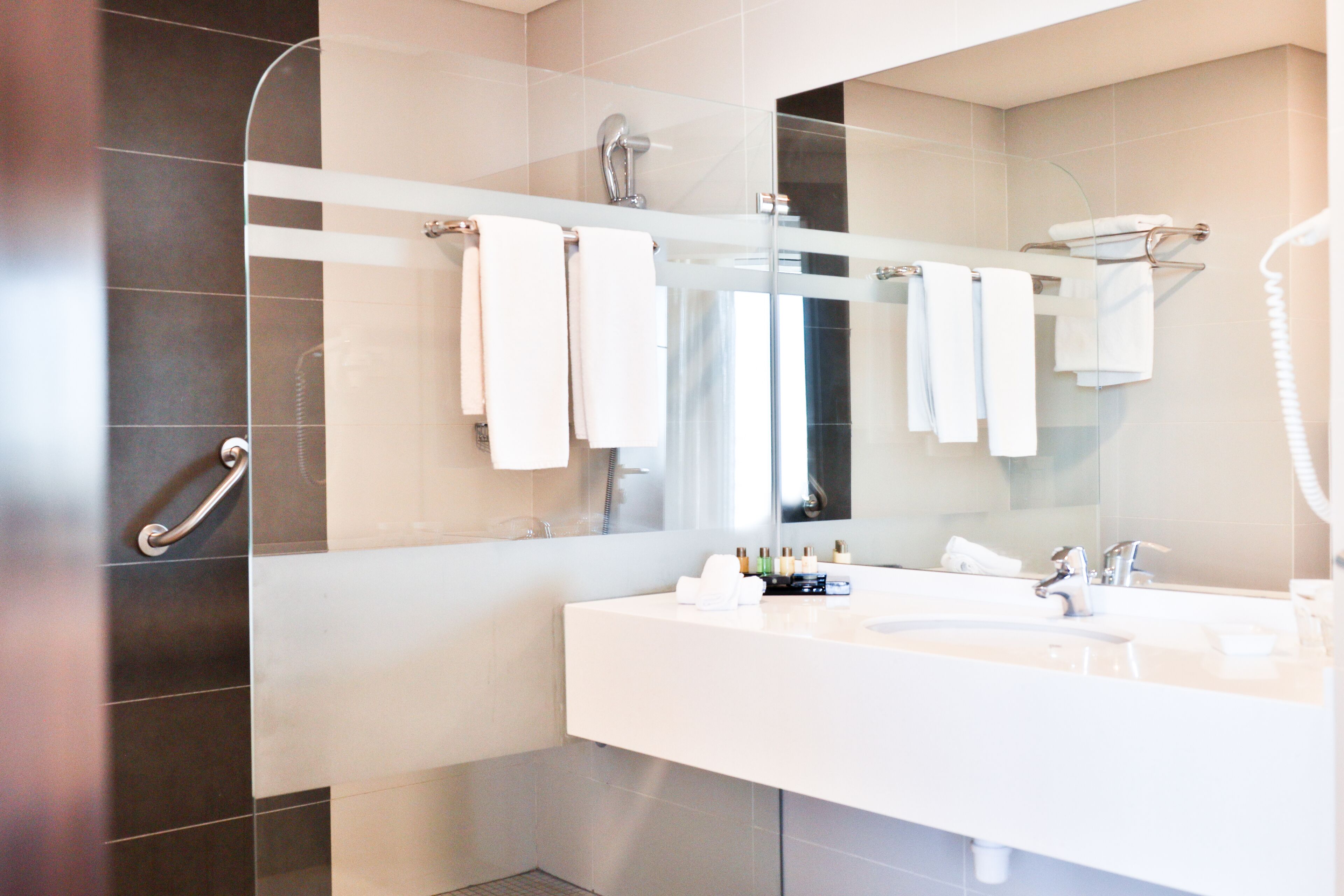 shower, rainfall showerhead, free toiletries, hair dryer