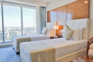 Studio suite | Een minibar, een kluis op de kamer, verduisterende gordijnen