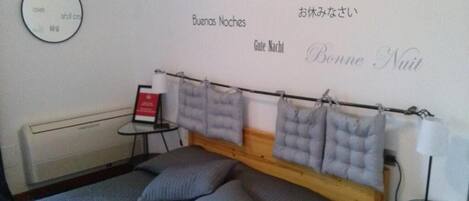 Chambre Double, salle de bains privée (External) | Couette en duvet d'oie, rideaux occultants, Wi-Fi gratuit