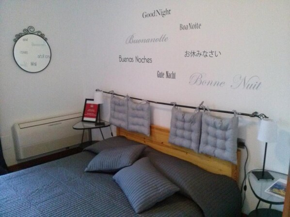 Chambre Double, salle de bains privée (External) | Couette en duvet d'oie, rideaux occultants, Wi-Fi gratuit