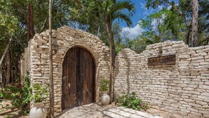 Property entrance - Mayur Tulum Ayurveda Healing Center (Francisco Uh May)