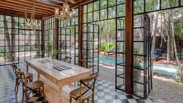 Royal Villa | In-room dining