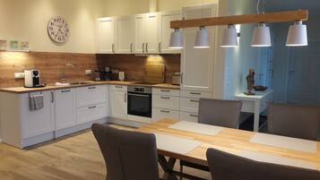 Kühlschrank, Ofen, Herdplatte, Geschirrspüler