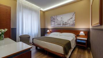 Quarto casal ou duplo standard | Frigobar, escrivaninha, quartos à prova de som, Wi-Fi de cortesia