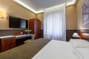 Quarto casal ou duplo standard | Frigobar, escrivaninha, quartos à prova de som, Wi-Fi de cortesia