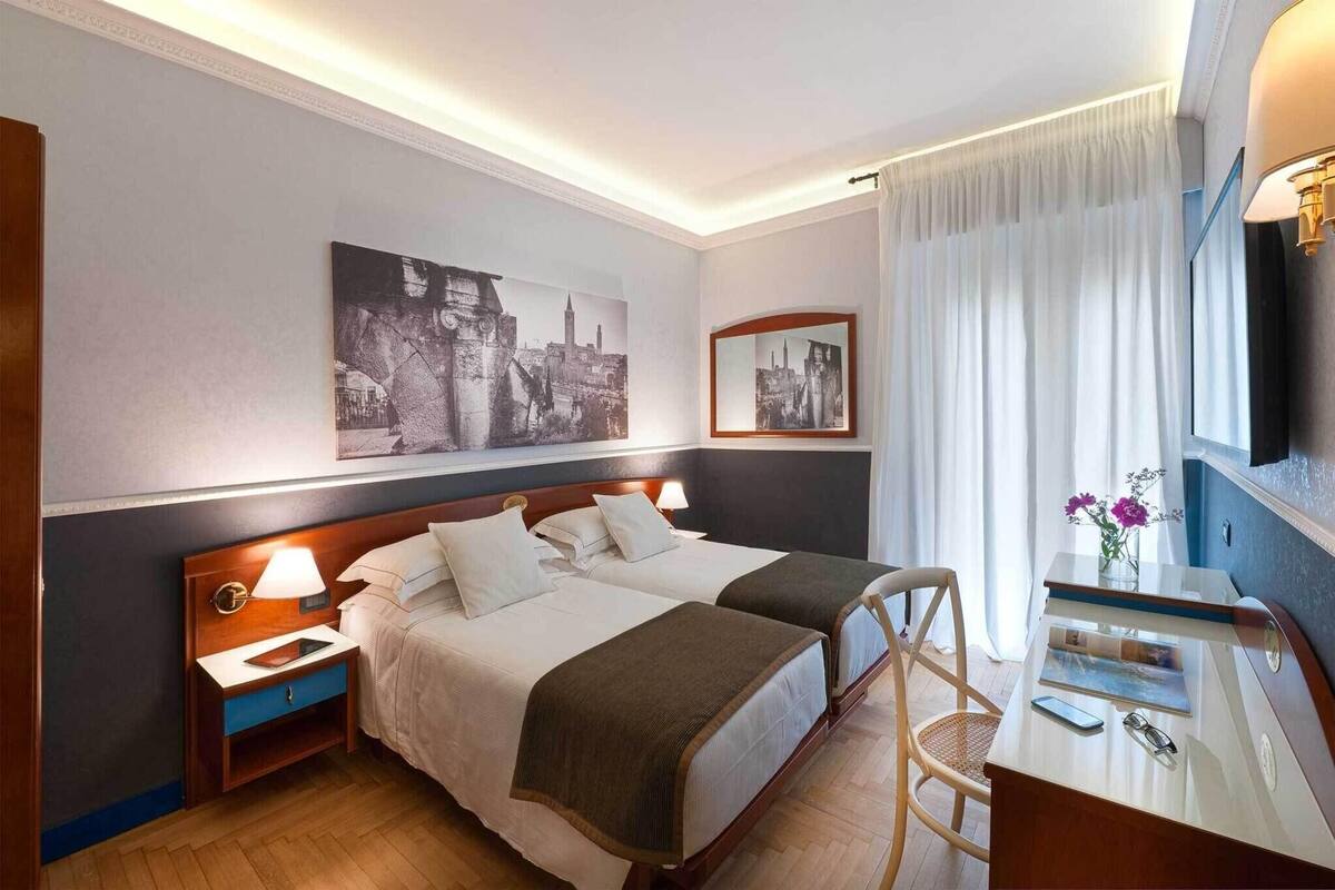 Minibar, desk, soundproofing, free WiFi