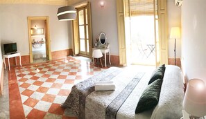 Comfort-Doppelzimmer zur Einzelnutzung | Individuell dekoriert, individuell eingerichtet, Schreibtisch