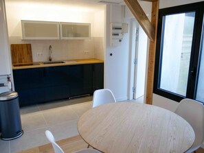 Basic Apartment | Private kitchen | Shared fridge, microwave, stovetop, cookware/dishes/utensils - Surf Camp XXIX (Saint-Jean-Trolimon)