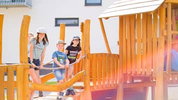 Children’s play area – outdoor