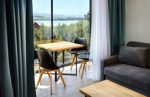 Classic Studio Suite (4) | Select Comfort beds, desk, laptop workspace, cribs/infant beds