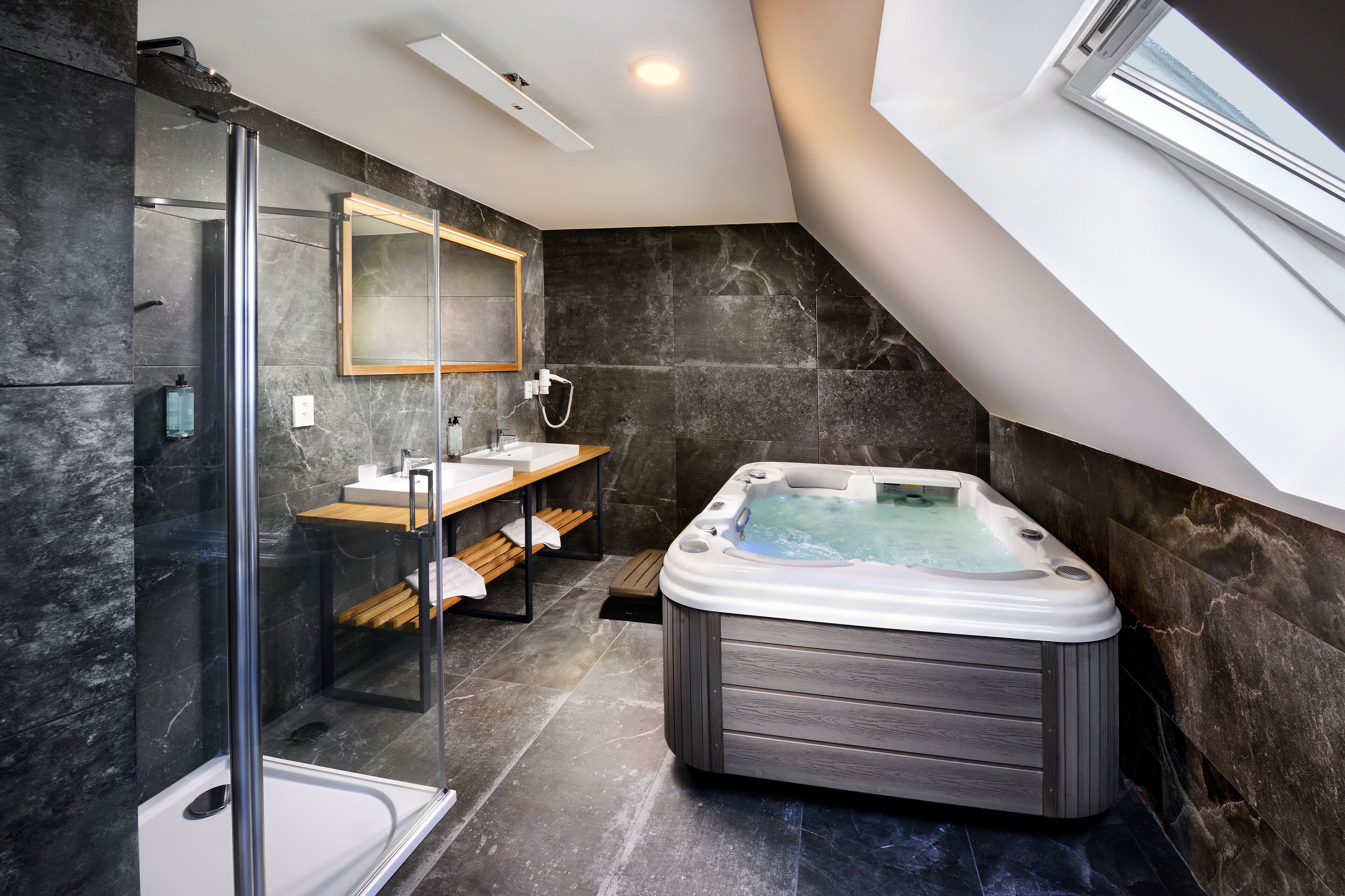 Superior Duplex (6) | Private spa tub