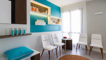 Couples treatment rooms, body treatments, hydrotherapy, aromatherapy