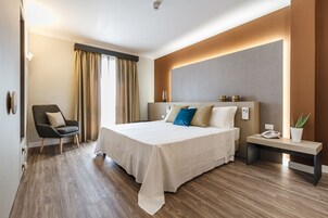 Deluxe Quadruple Room | Down comforters, pillowtop beds, minibar, in-room safe