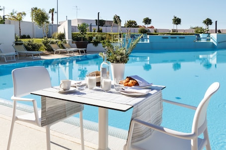 Daily buffet breakfast (EUR 10 per person)