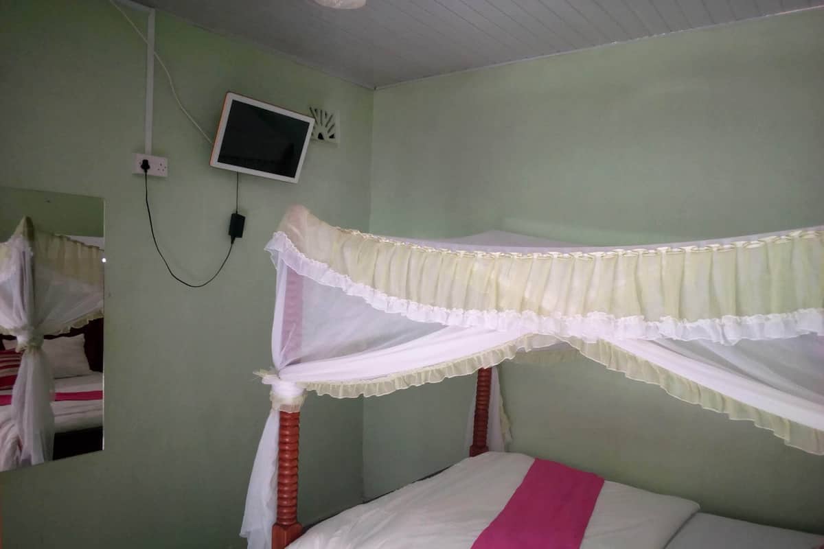 Single Room | Desk, blackout drapes, free WiFi, bed sheets