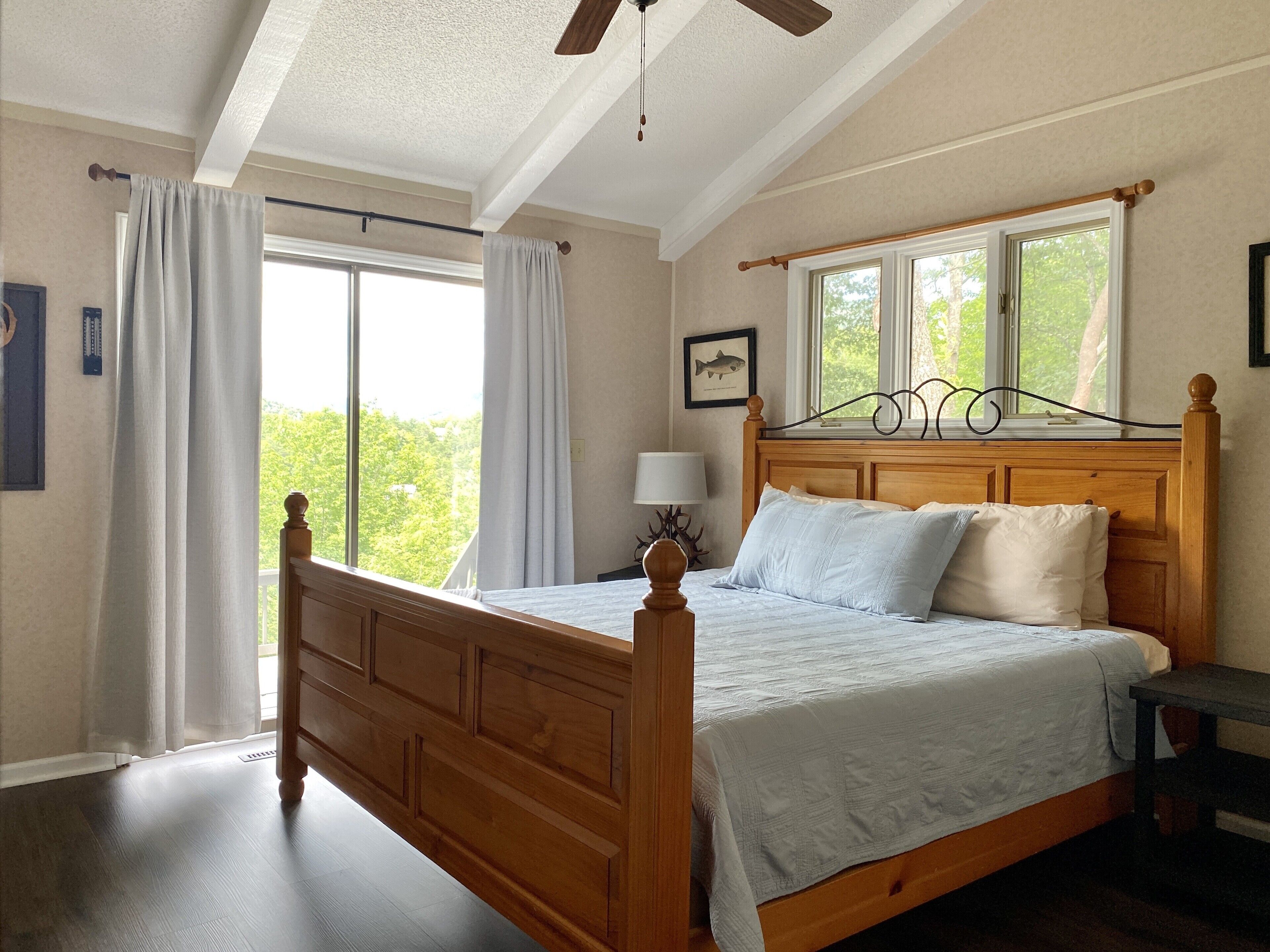 3 chambres, fer et planche à repasser, Wi-Fi gratuit, draps fournis