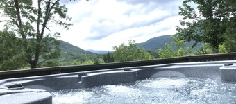 Amazing Views Hot Tub In gates of Rumbling Bald