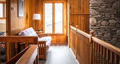 Retiro de las copas de los árboles en Lake Lure en Rumbling Bald Resort - ¡Increíbles vistas a la montaña!