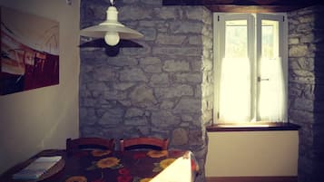 Apartment, 2 Schlafzimmer (Serpiano) | Essbereich im Zimmer