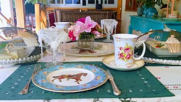 Desayuno completo (USD 35 por persona)
