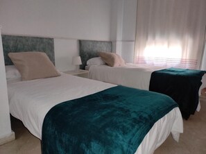 4 Schlafzimmer, Bügeleisen/Bügelbrett, Reisekinderbett, kostenloses WLAN