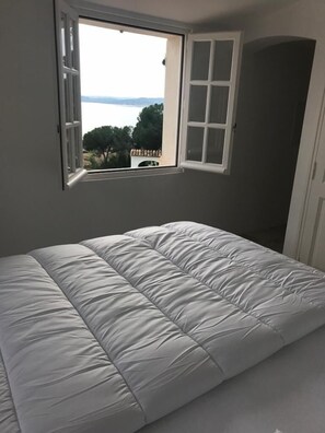 5 slaapkamers, een strijkplank/strijkijzer, wifi, beddengoed