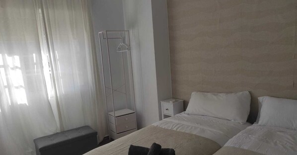 2 soverom, strykejern/-brett, reiseseng for barn og wi-fi (inkludert)