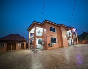 Fasade – kveld/natt