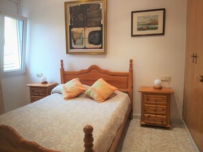 1 chambre, fer et planche à repasser, lit parapluie, Wi-Fi