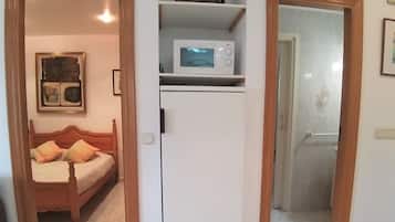 1 bedroom, iron/ironing board, travel crib, WiFi
