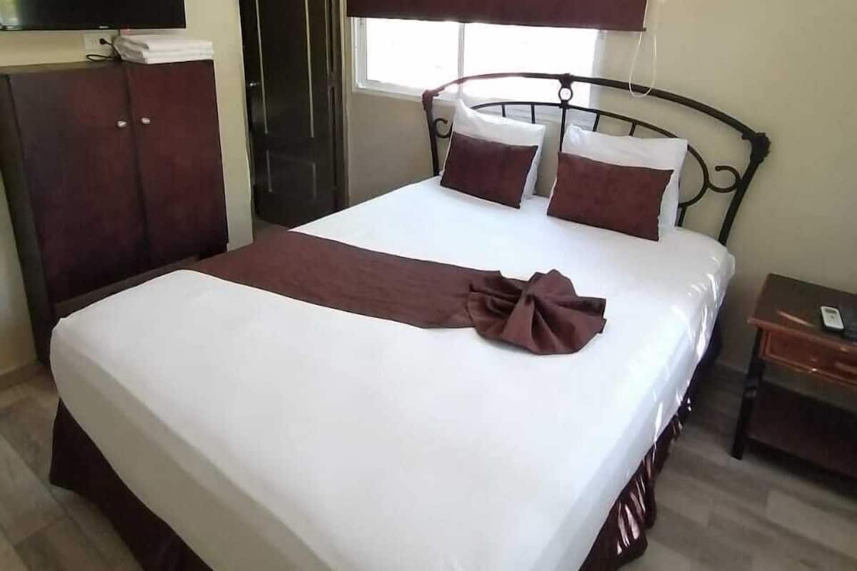 Classic Double Room, 1 Double Bed, Ensuite | Premium bedding, down duvets, pillow-top beds, in-room safe