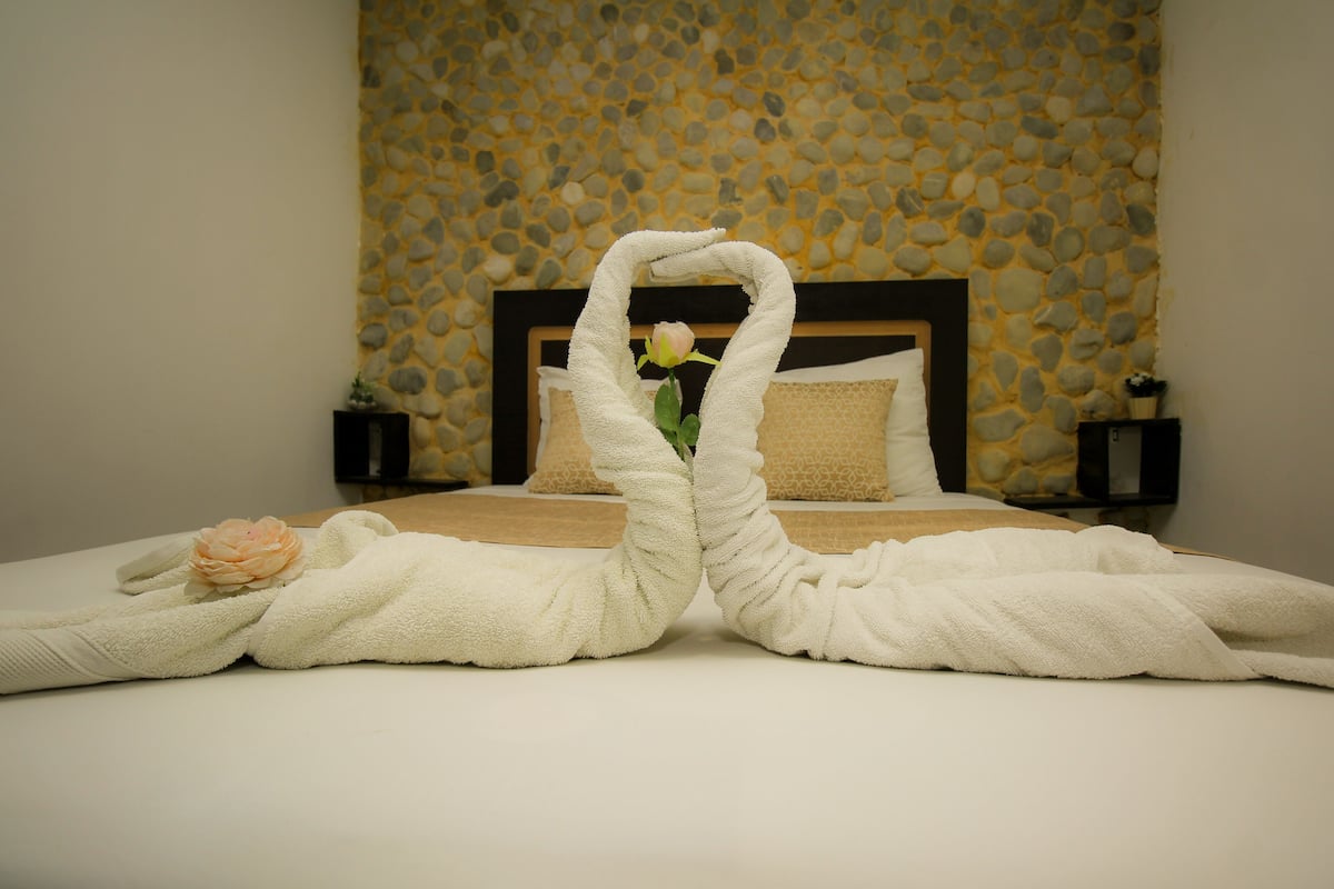 Economy Double Room, 1 Bedroom | Premium bedding, down duvets, pillow-top beds, in-room safe