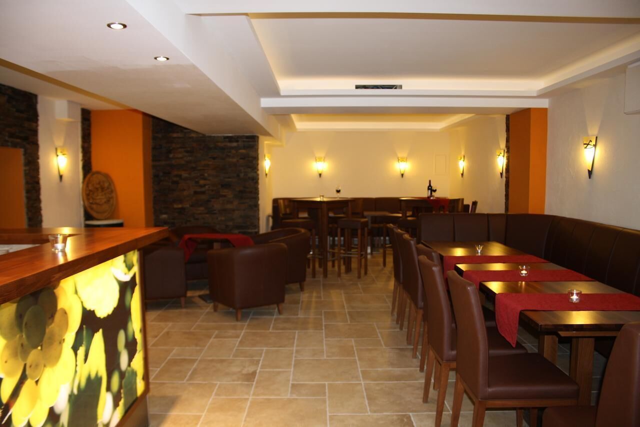 Bar (trong khuôn viên)