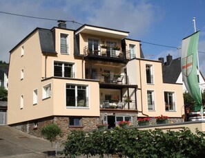 Exterior - Weingut Goeres (Briedel)