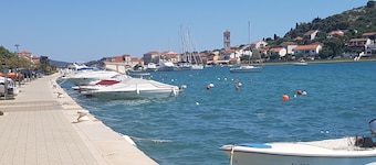 Sea view, 70 m², directly on the sea in Tisno, 2 bedrooms and bathroom