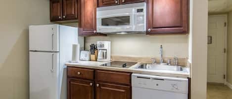 Fridge, microwave, stovetop, dishwasher