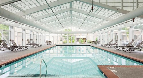 Historic Patrick Henry Square Resort