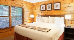 2 soverom, strykejern/-brett, internettilgang og sengetøy