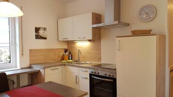 Apartment | Private kitchen | Cookware/dishes/utensils