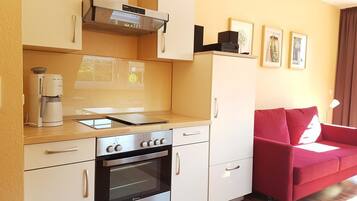 Apartment | Private kitchen | Cookware/dishes/utensils