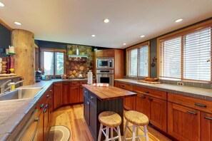 ハウス ベッド (複数台) (Treehouse in the Mountains) | 専用キッチン