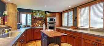 Treehouse in the Mountains