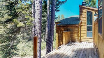 House, Multiple Beds (Treehouse in the Mountains) | Exterior